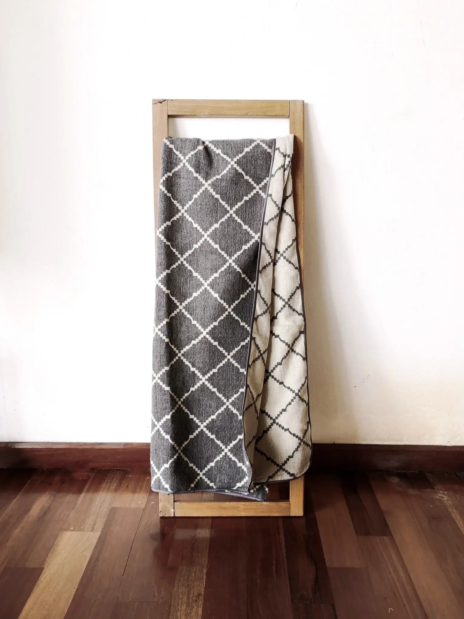 Royal Reversible Throw Blanket - EVAMAIA