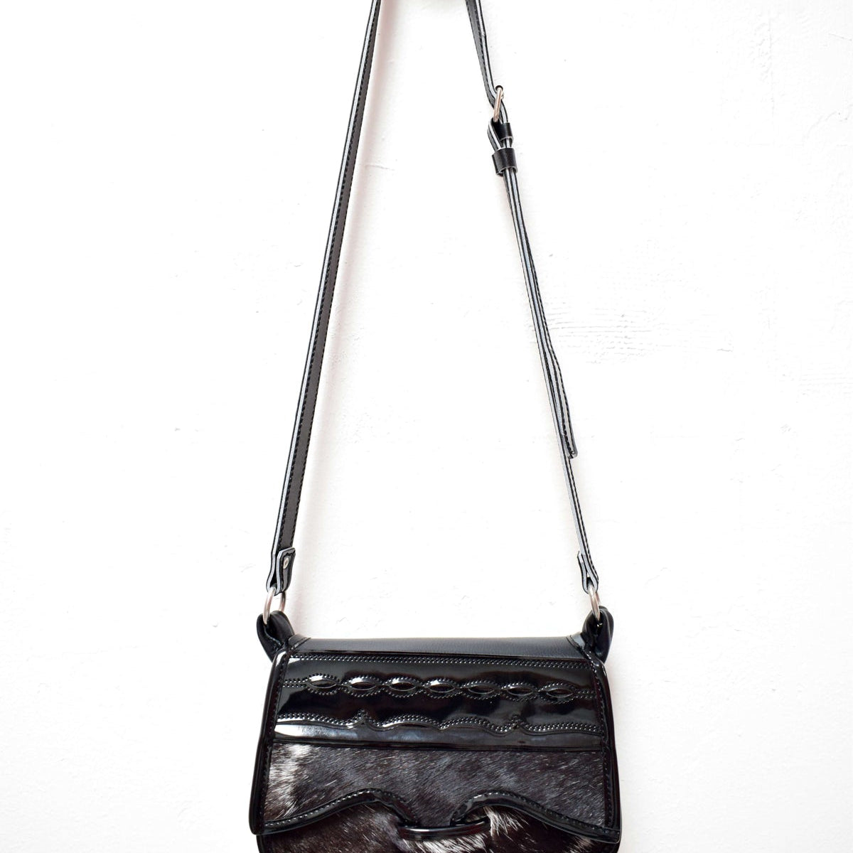 Crossbody saddle bag with two toned leather and texture. 