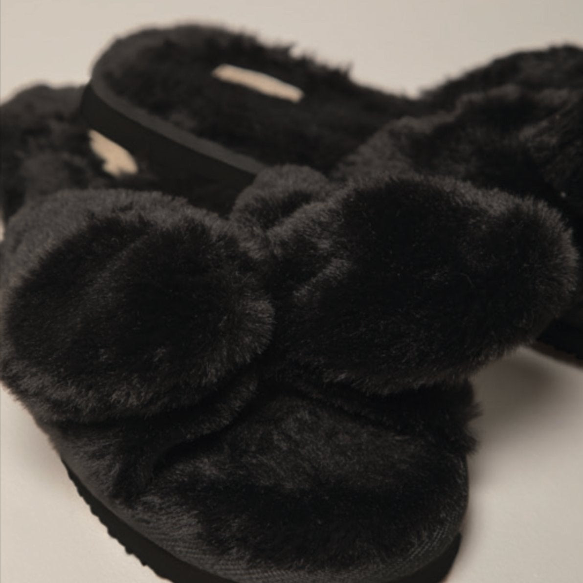 Fluffy Bow Slippers - EVAMAIA