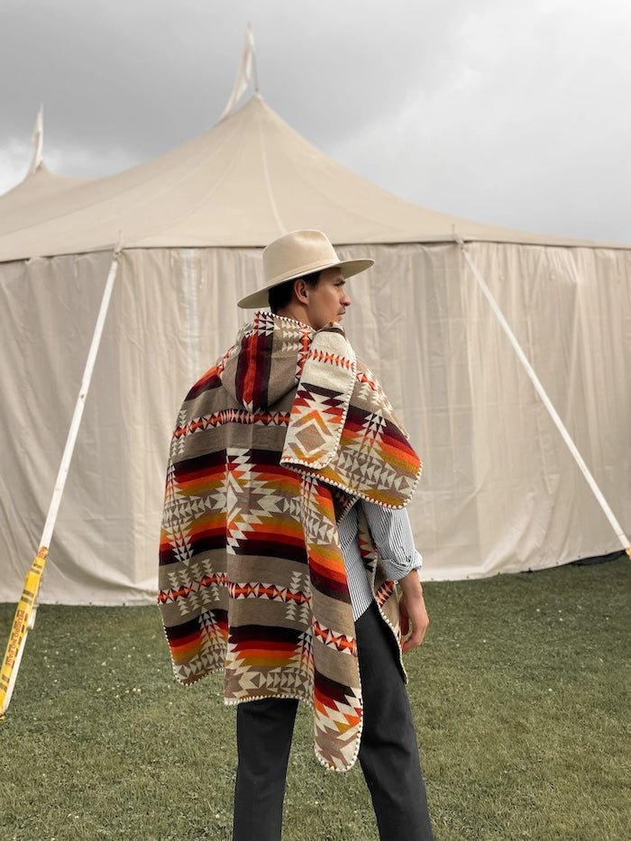 Horizonte Poncho with Hood - EVAMAIA