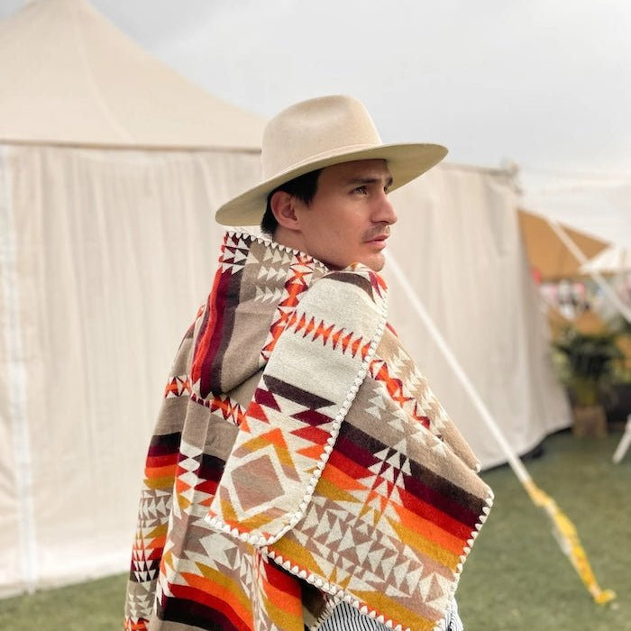 Horizonte Poncho with Hood - EVAMAIA