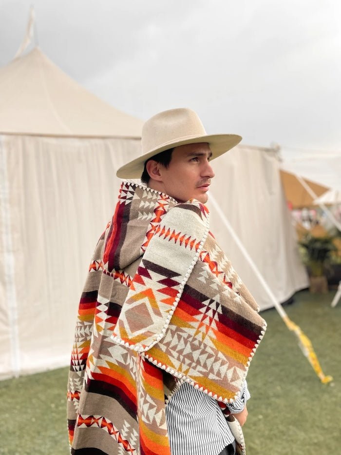 Horizonte Poncho with Hood - EVAMAIA