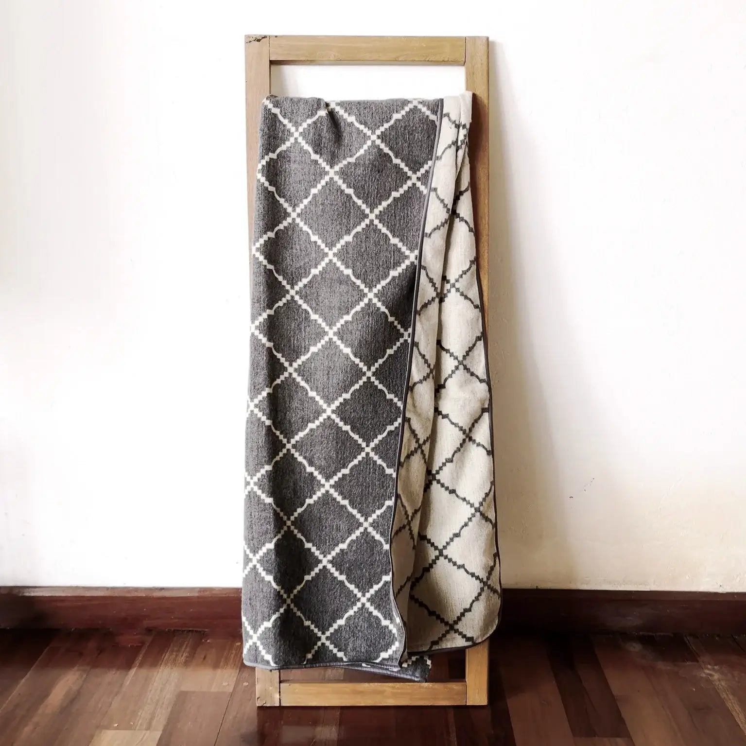 Royal Reversible Throw Blanket - EVAMAIA