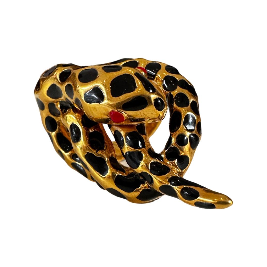 "Serpiente" Snake Ring on a white background